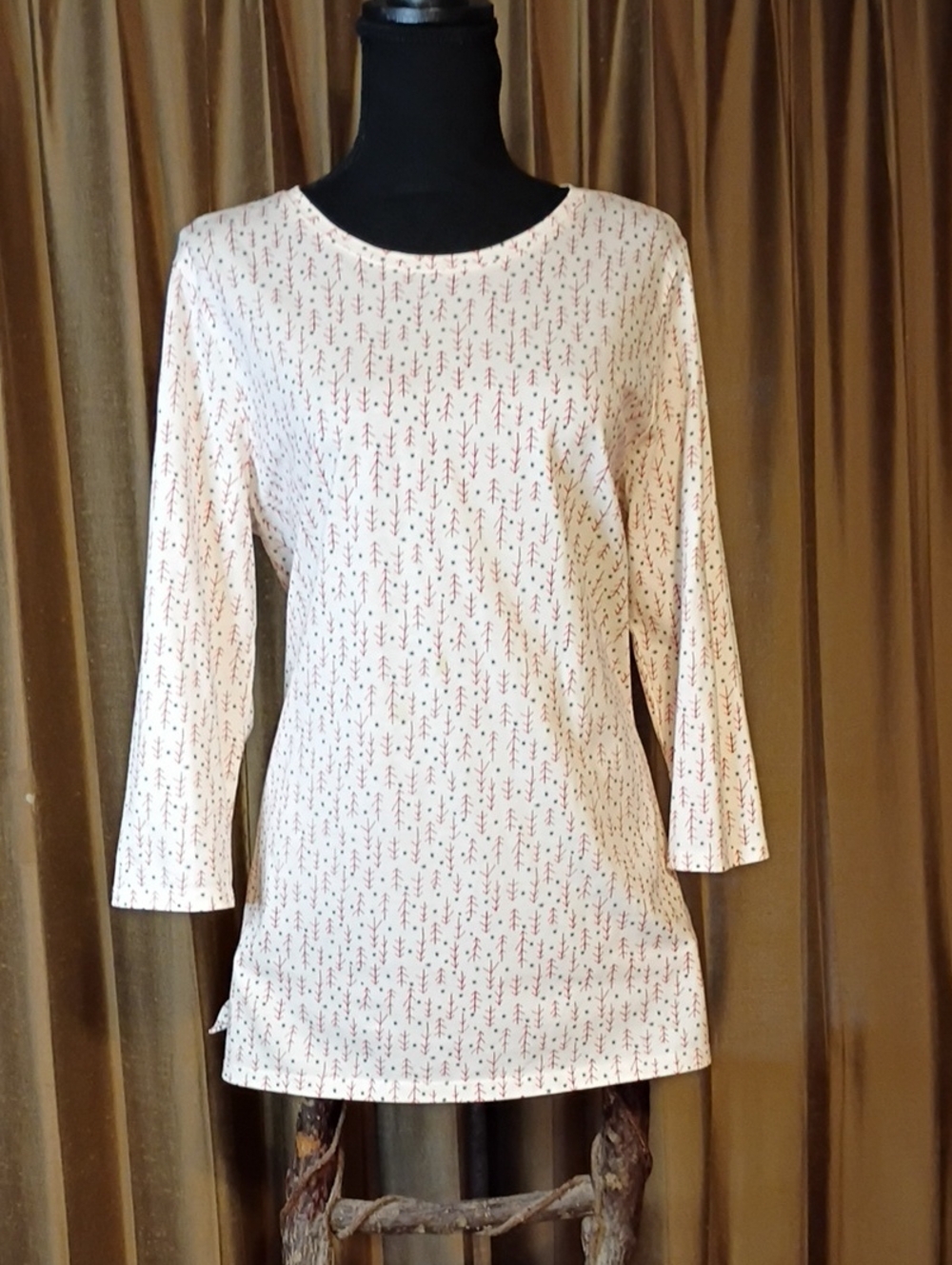 Lands' End White Long-Sleeve Crewneck Top with Red Arrow Motif